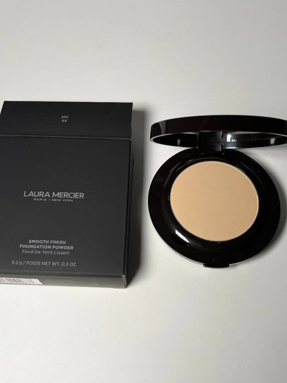 Laura Mercier Smooth Finish Foundation Powder Shade 2N1 05 Full Regular Size